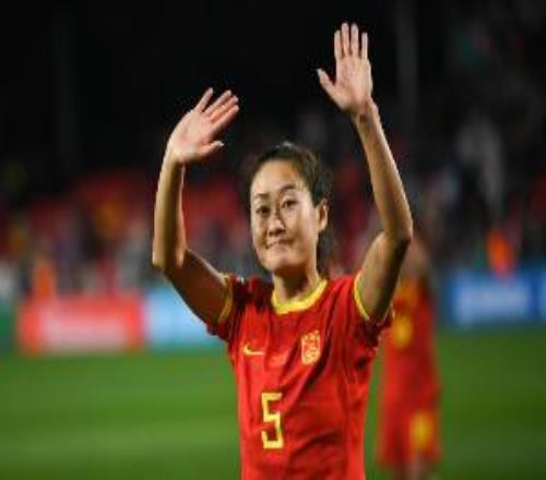 吳海燕33歲生日，F(xiàn)IFA官博祝賀：看見袖標，看見隊長