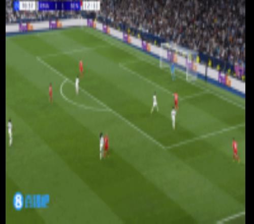 阿森西奧、卡馬文加爭(zhēng)頂撞倒一起，阿森西奧受傷被擔(dān)架抬下場(chǎng)