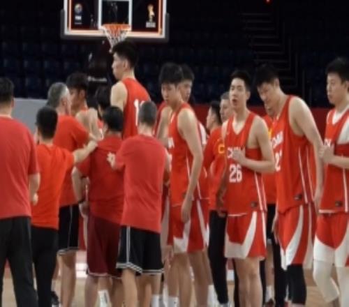 媒體人曬中國男籃踩場訓練視頻：胡明軒和趙嘉義也參加了