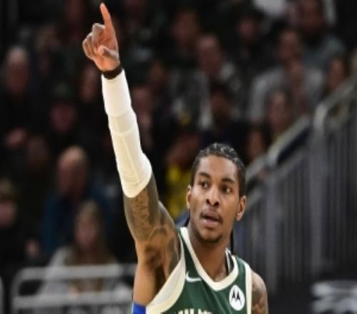 防守建功！小凱文波特半場8投4中得到8分4板1助4斷