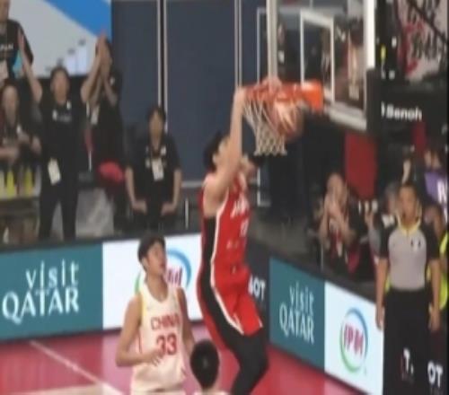 狀態(tài)有點(diǎn)熱！渡邊雄太開場(chǎng)空切暴扣+三分球命中連得5分