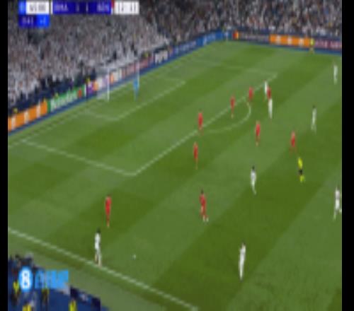 頻繁被侵犯，維尼修斯突破被防守球員戳到臉倒地