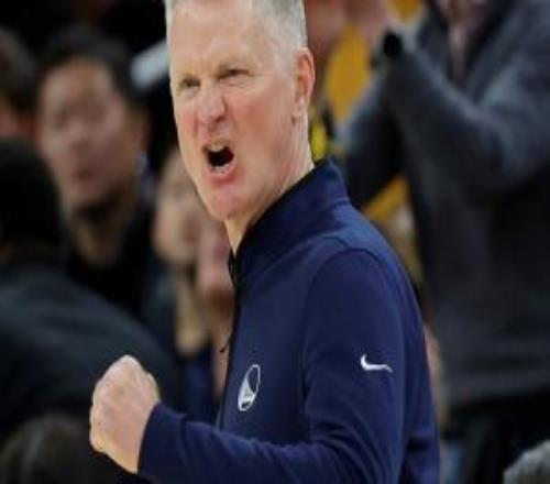 逼死強(qiáng)迫癥?。∮率?人輪換8人上雙萊昂斯9分有機(jī)會上雙2罰不中