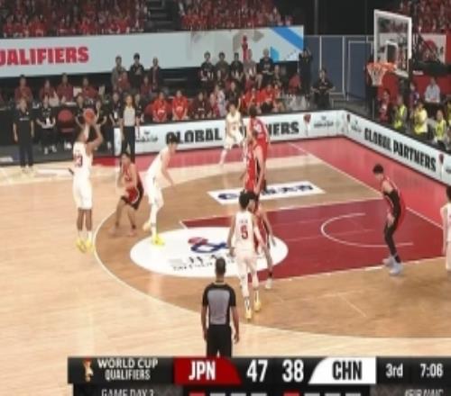 大將豪氣膽邊生！賀希寧兜到弧頂空位三分空心命中！打停日本！