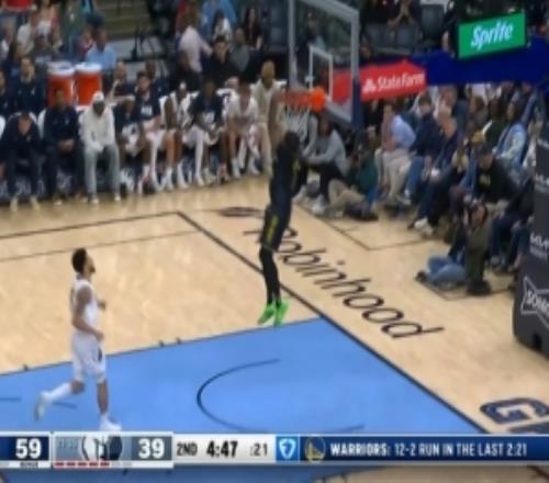 窮追猛打！斯潘塞三分穿針小佩頓搶斷后反扣將優(yōu)勢擴大到22分