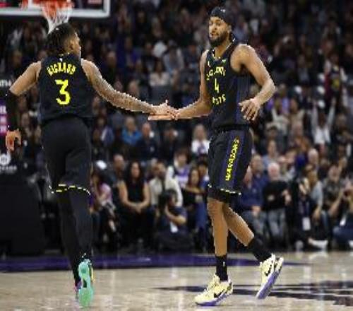 都有發(fā)揮！穆迪半場(chǎng)5中3&理查德7中4兩人各得11分助隊(duì)取得領(lǐng)先