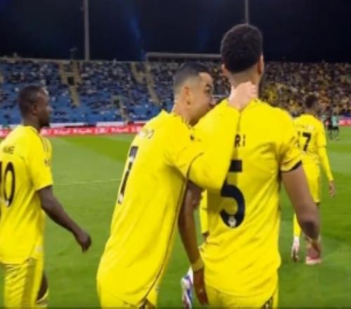 半場(chǎng)勝利暫30納杰馬體育C羅連續(xù)4場(chǎng)破門+生涯965球科曼建功