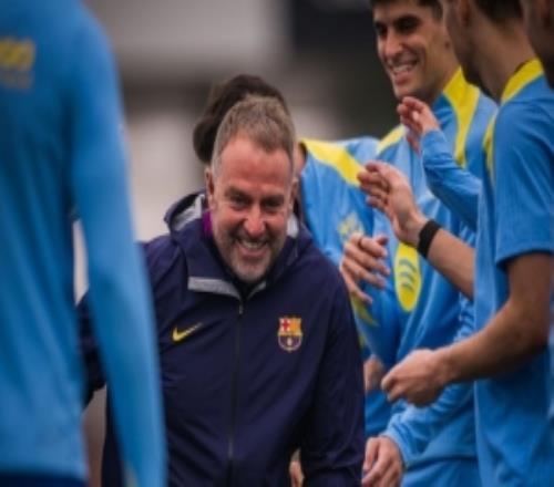 巴薩球員列隊為弗里克慶祝61歲生日：我們非常愛你