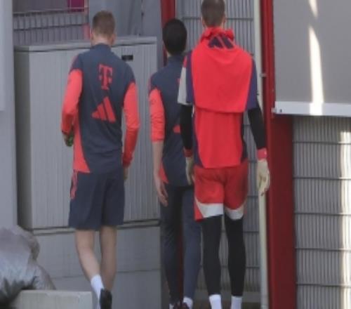 記者：諾伊爾提前退出訓練，除非出現(xiàn)奇跡否則烏爾比希將出戰(zhàn)多特