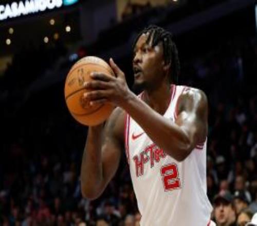 4年5270.5萬引援要打水漂芬尼史密斯場均3.1分命中率30.6%