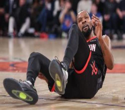 球蒙子KD談向薩格斯解釋犯規(guī)：談不上指導(dǎo)我們比賽總是會交流