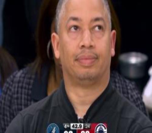 這誰能忍得住....巴圖姆&小瓊斯邊線發(fā)球連著送！盧瞪眼睛&卡看呆