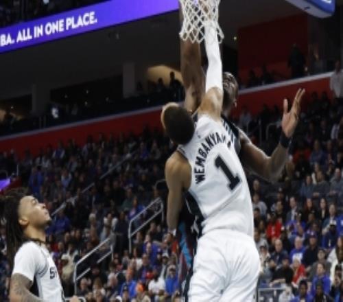 僅次文班&鯊魚(yú)！杜倫單場(chǎng)砍至少30分15板且0失誤歷史第3年輕中鋒