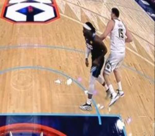 引發(fā)眾怒！美記：多特這也太臟了吧！純垃圾動(dòng)作啊太賤了！