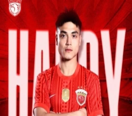 今天是海港球員蒯紀(jì)聞、吾米提江的生日，讓我們祝他生日快樂！