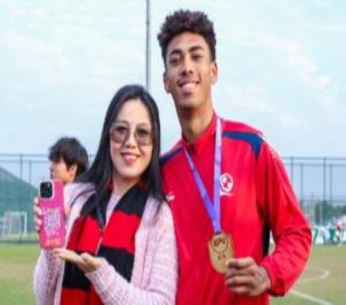 張洪福母親感謝恒大足校：樹高千尺不忘根，人行千里莫忘本