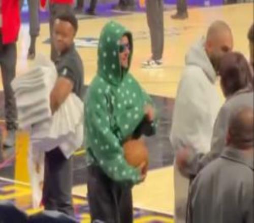 億萬富翁偷籃球賈斯汀比伯在湖人主場試圖順走籃球未遂