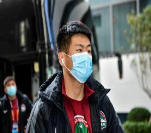 德轉顯示28歲邊鋒杜長杰重回河南隊效力，轉會方式為自由轉會