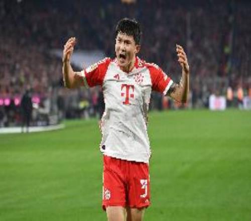 圖片報(bào)：金玟哉因膝蓋不適提前結(jié)束訓(xùn)練，但將隨隊(duì)出征多特