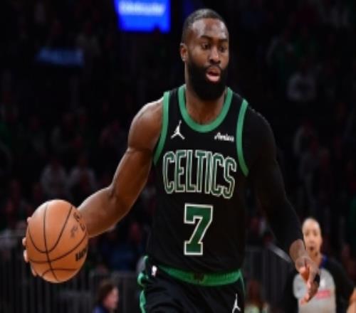 高效全能！杰倫布朗三節(jié)12中9砍下28分7板9助三分4中4