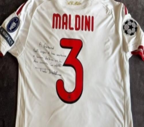 特別的生日禮物！巴薩后衛(wèi)赫拉德馬丁收到馬爾蒂尼親筆簽名球衣