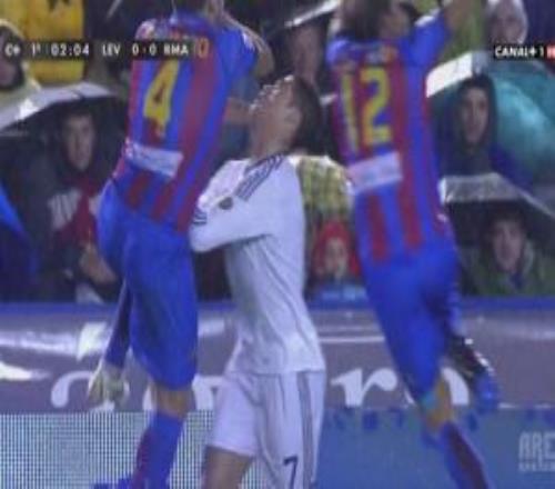 肘擊C羅+血流不止！納瓦羅：馬德里媒體要求判我入獄，我是無意的