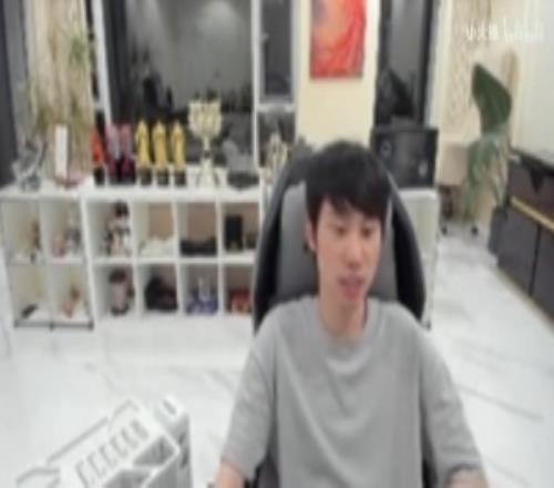 多少Doinb：自己最火的那幾年幫周邊的朋友賺的錢超過1000個(gè)！