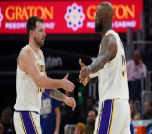 键盘侠湖人一赢球论坛里一片死寂!美球迷:湖蜜和勇蜜一样魔怔