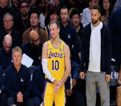 雷迪克：肯納德對(duì)擋拆戰(zhàn)術(shù)執(zhí)行得很到位這體現(xiàn)了無私的精神