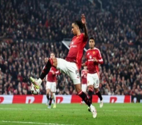 賴特談曼聯(lián)丟球：球飛了那么久約羅看都沒看，他們完全有時間