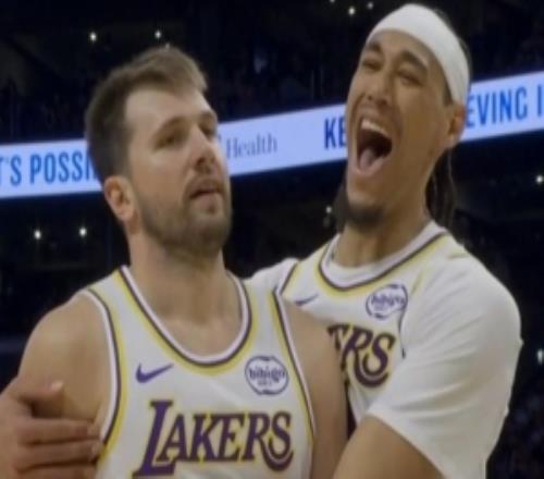 隨心所欲！東契奇胯下突破鉆人縫隨手一撂拋投進(jìn)筐2+1！