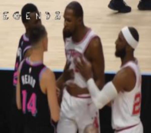 斗嘴全貌KD：包夾我就別噴垃圾話你個(gè)娘炮！希羅：閉上你的臭嘴