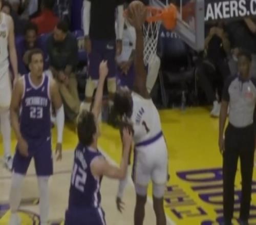 真生猛?。『诵滦惆⒍诺僖_突破單臂暴扣打成2+1