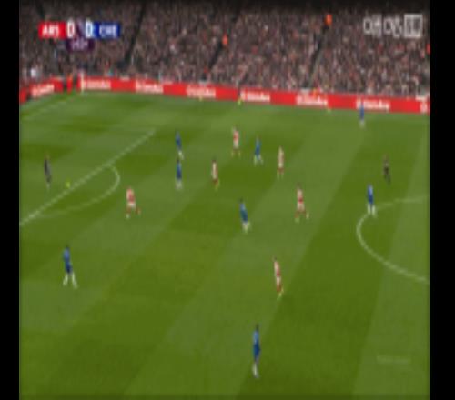 上來就玩火！桑切斯禁區(qū)前沿險些被直接斷球，還好最后勉強解圍