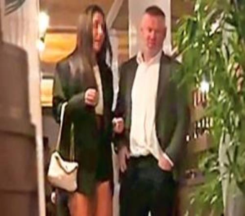 不愧是你太陽報(bào)：魯尼與兩名女子喝酒狂歡到凌晨，喝得醉醺醺的