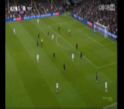 這球漂亮！伊沃比禁區外不停球推桿直掛死角，熱刺02落后富勒姆