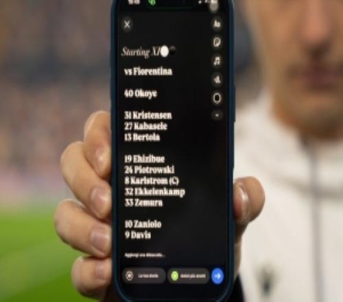 別出心裁！烏迪內(nèi)斯用手機(jī)屏幕公布對(duì)陣佛羅倫薩首發(fā)陣容