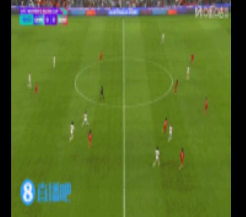 比賽第12分鐘，王霜前場獲良機(jī)打門被撲，隨后頭球攻門稍稍偏出