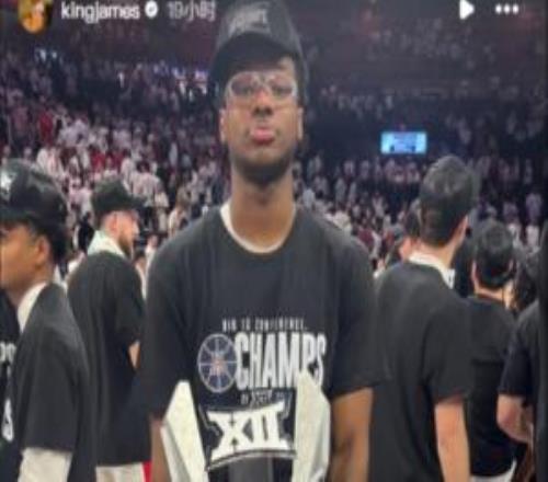 一場(chǎng)沒打躺冠了詹姆斯興奮轉(zhuǎn)發(fā)布萊斯奪冠捧杯照：啊耶耶耶