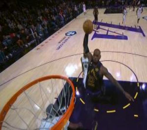 默契這一塊斯瑪特1防2鬼手搶斷詹姆斯跟進(jìn)翱翔擎天劈扣