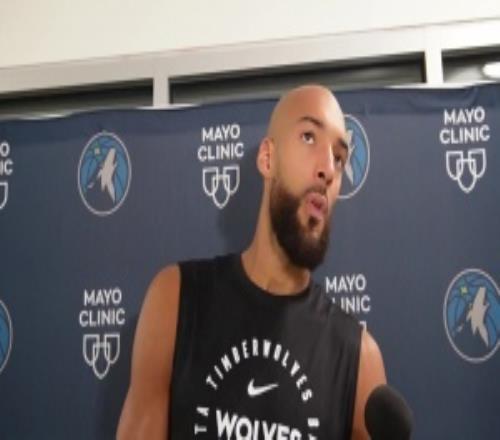 點(diǎn)誰(shuí)呢戈貝爾：李凱爾愿意傳球給其他人我們很想他