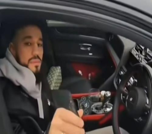 郵報：對于訓(xùn)練基地外倒賣簽名者，曼聯(lián)球員越來越感到不滿