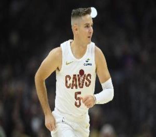 今天挺鐵的！梅里爾半場6投僅1中得3分其他數(shù)據(jù)均為0&三分5中1