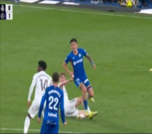 外網剪輯赫伊森對陣赫塔費失誤集錦：多次簡單傳球失誤身后放鏟