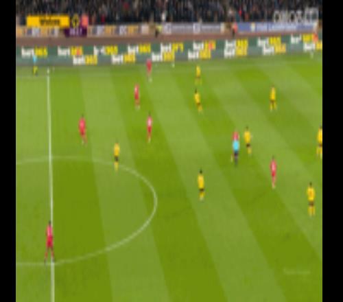 浪费机会！范戴克精彩长传禁区，萨拉赫没停好被对方断下