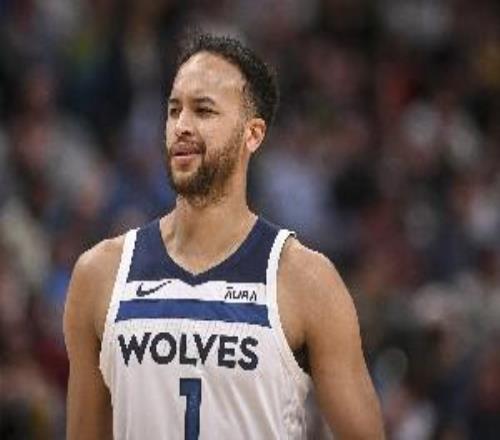 李凱爾打趣：扮演發(fā)聲型領(lǐng)袖挺難的隊友可能根本不想聽我說