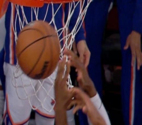 很值！雙方拼搶出界給尼克斯球雷霆挑戰(zhàn)成功改吹唐斯犯規(guī)獲2罰