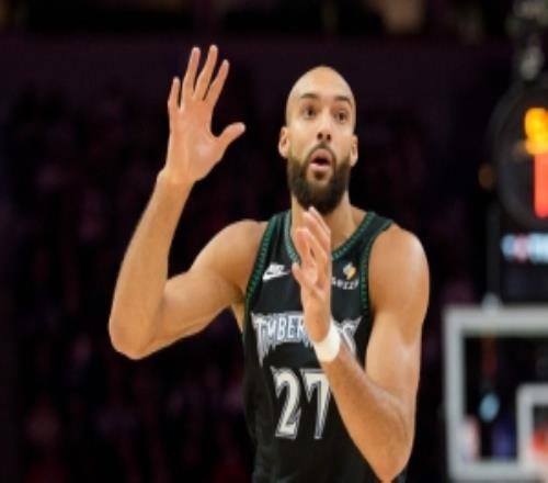 皮尔斯：戈贝尔不能一直被奥尼尔霸凌却不还手必须想办法反抗