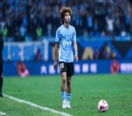 媒體人：申花想買呂焯毅大連英博不賣，大連想租謝鵬飛申花不租