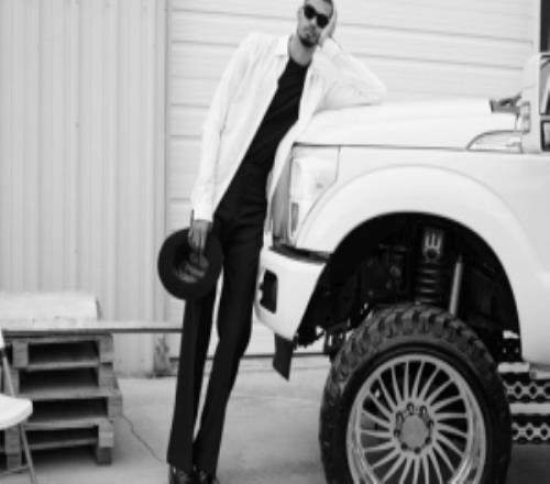 文班最遺憾的是無法駕駛普通大小的汽車所有衣物幾乎需量身定制